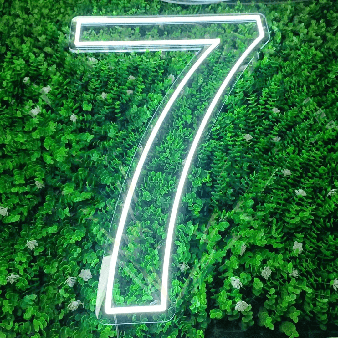 Insegna Neon Led personalizzata per compleanno o anniversario di matrimonio rappresentante il numero "7"