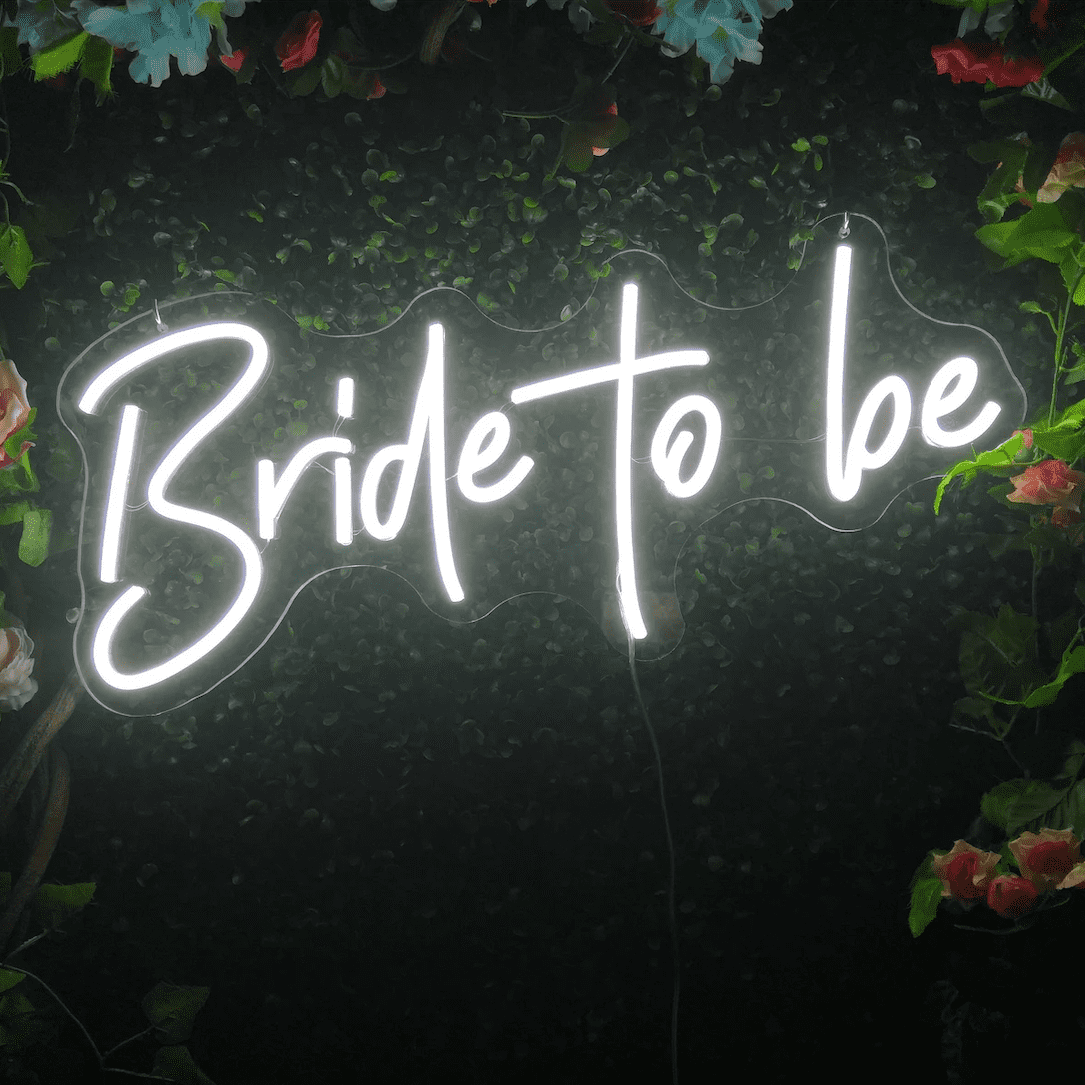 Insegna Neon Led personalizzata rappresentante la scritta "bride to be"